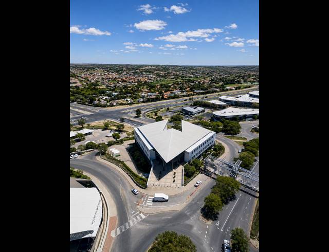 2,194M² RETAIL TO LET IN LONEHILL